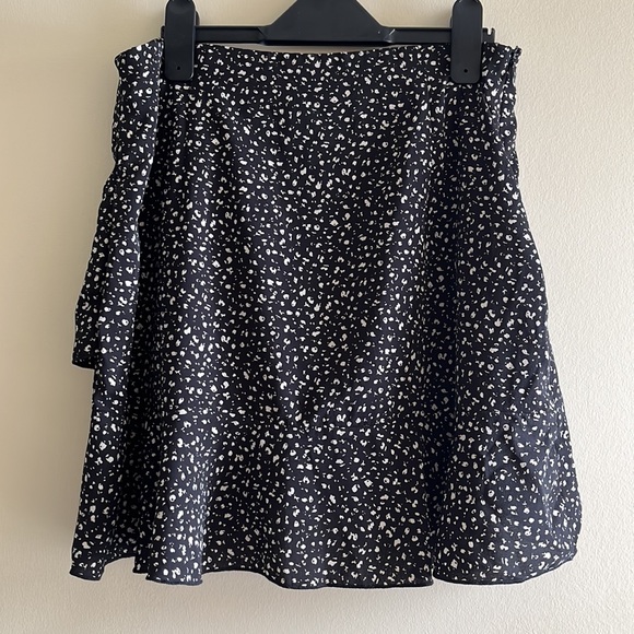 Floral Contrast Skirt - Picture 2 of 3